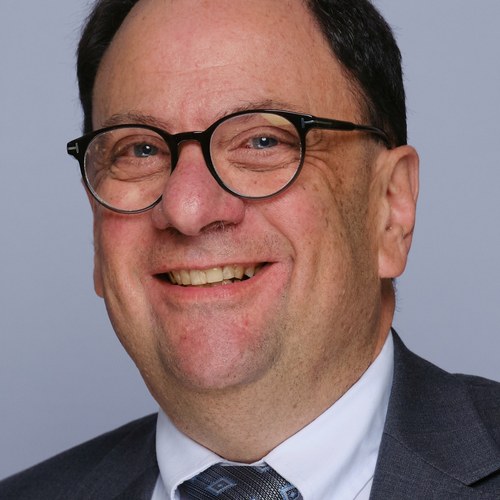 Headshot of Gary Gladstone