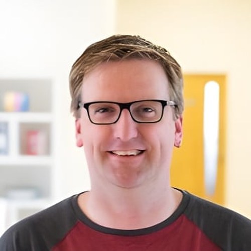 Headshot of Raphael Arens